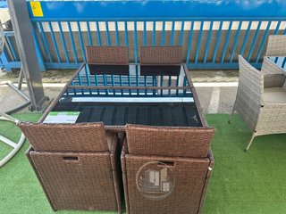 MESA TERRAZA CON SILLA Y PUFS