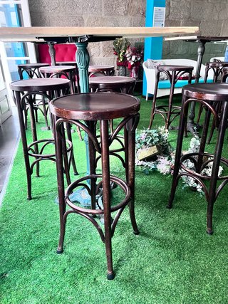 Mesa alta madera y pie de cristal