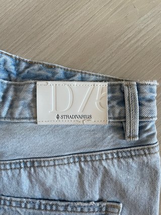 Shorts di jeans strappati blu