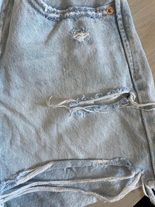 Shorts di jeans strappati blu