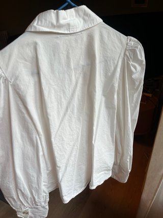 Camisa Zara blanca abullonada mujer