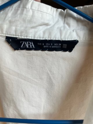 Camisa Zara blanca abullonada mujer