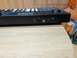 Controlador MIDI Alesis VI61