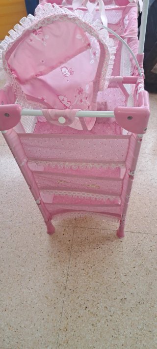 Cuna de juguete para muñecas rosa