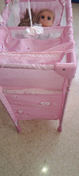 Cuna de juguete para muñecas rosa