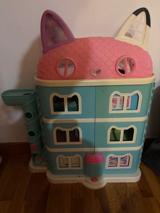 Casita de juguete con forma de gato