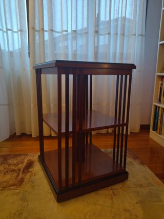 Librería giratoria / mesa auxiliar madera