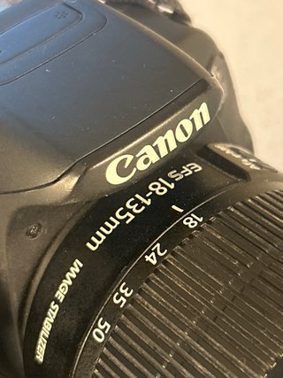 Canon EOS 700D + Objetivo 18-135mm