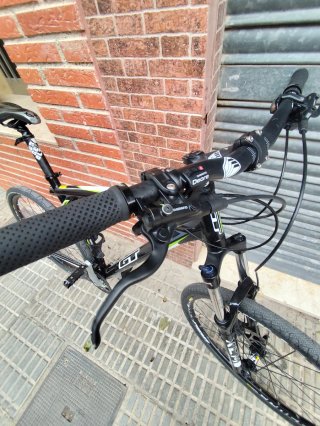 Bicicleta GT Avalanche Negra