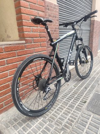 Bicicleta GT Avalanche Negra