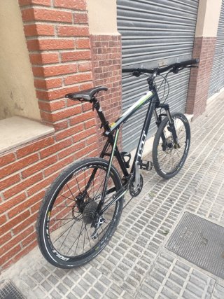 Bicicleta GT Avalanche Negra