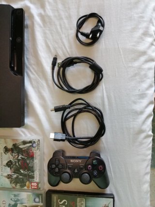 PS3 Slim 320GB + Saga Completa Assassin's Creed