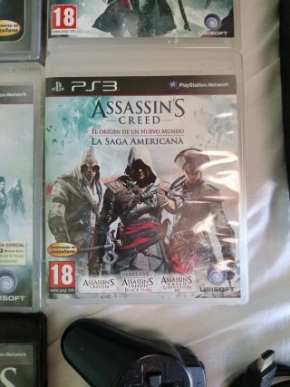 PS3 Slim 320GB + Saga Completa Assassin's Creed