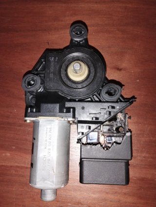 Motor elevalunas trasero derecho Golf IV