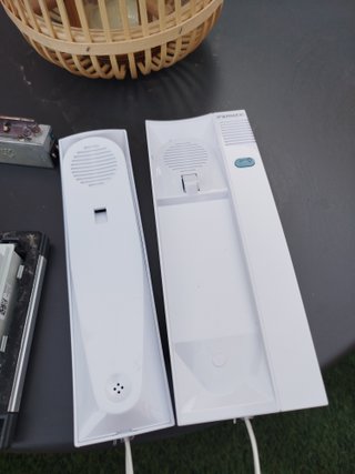 Telefonillo y portero automático blanco