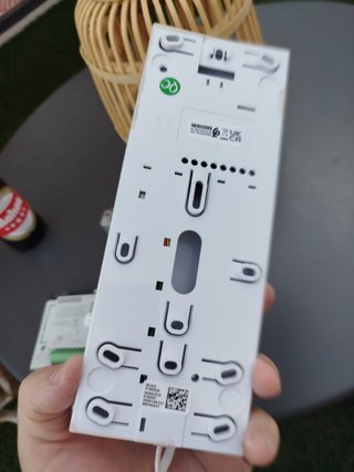 Telefonillo y portero automático blanco