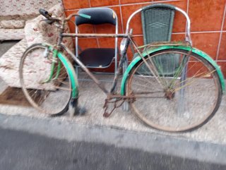 Bicicleta antigua para restaurar