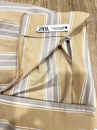 Falda midi Zara drapeada rayas beige/gris
