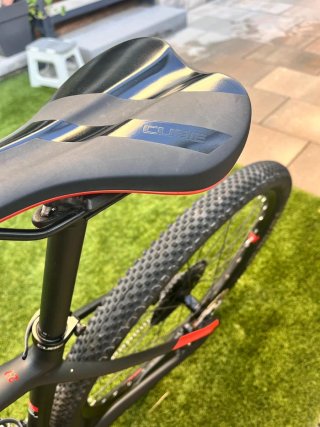Bicicleta Cube Reaction Pro carbono