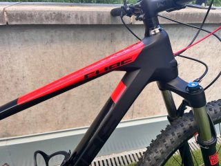 Bicicleta Cube Reaction Pro carbono