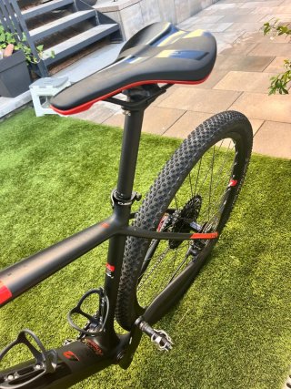 Bicicleta Cube Reaction Pro carbono