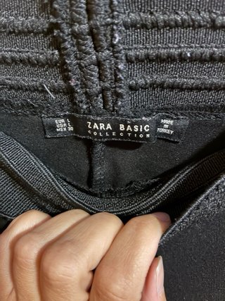 Pantalones pitillo negros con tachuelas