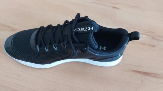 Zapatillas Under Armour Negras y Blancas