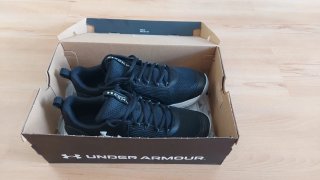 Zapatillas Under Armour Negras y Blancas