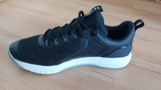 Zapatillas Under Armour Negras y Blancas
