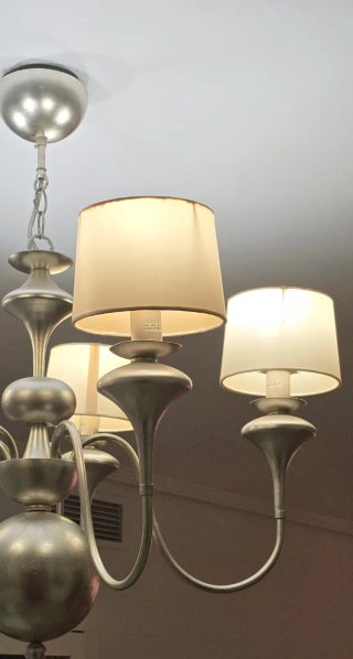 Dos lámparas  de techo salón beige y plata