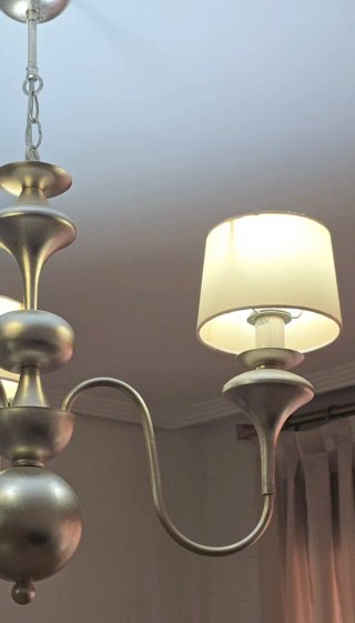 Dos lámparas  de techo salón beige y plata