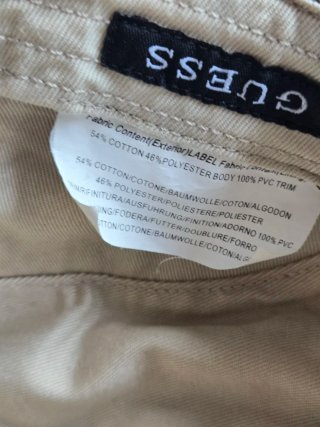 Boné Guess Bege e Castanho
