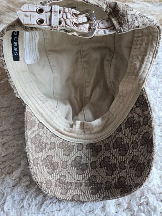 Boné Guess Bege e Castanho