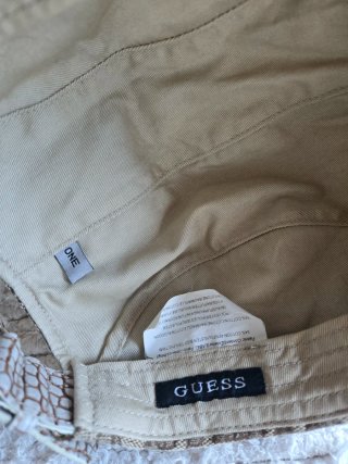 Boné Guess Bege e Castanho