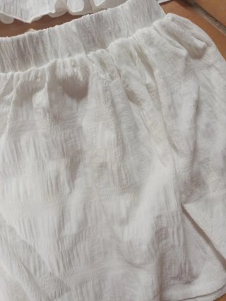 Conjunto blanco talla 7 y conjunto rojo 6-7-8 años