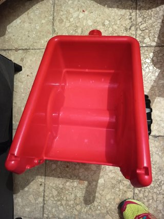 Tractor infantil rojo