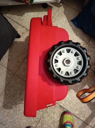 Tractor infantil rojo