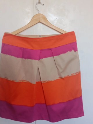Falda plisada de colores