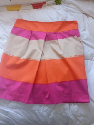 Falda plisada de colores