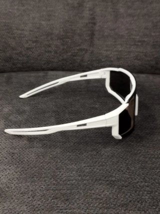 Gafas deportivas blancas y azules