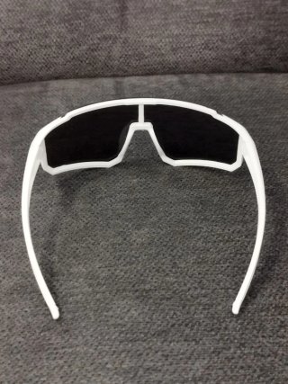 Gafas deportivas blancas y azules