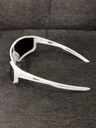 Gafas deportivas blancas y azules