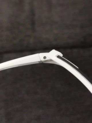 Gafas deportivas blancas y azules