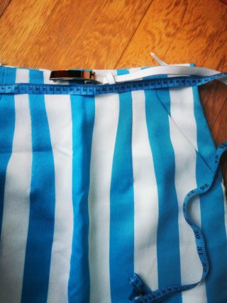 Falda Purificación García rayas azul y blanco