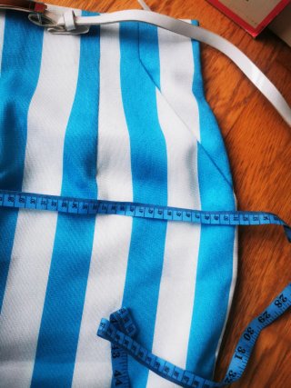 Falda Purificación García rayas azul y blanco