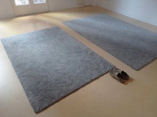 Alfombra gris