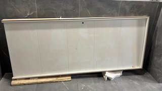 3 puertas blancas de habitación