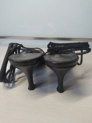 Sandalias Cruz Negras Tira Adorno