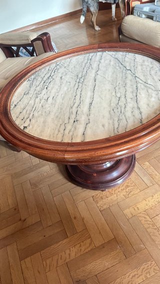Mesa de salón redonda de madera y mármol