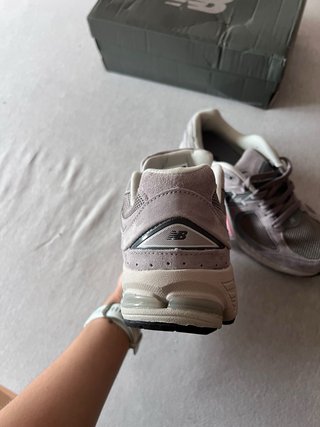New Balance 2002R Beige/Gris